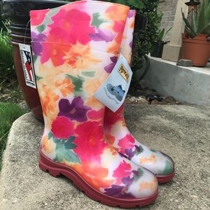 BNWT Ranger Rain Boots